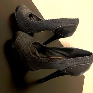 Brand: Shiek size 5 heels